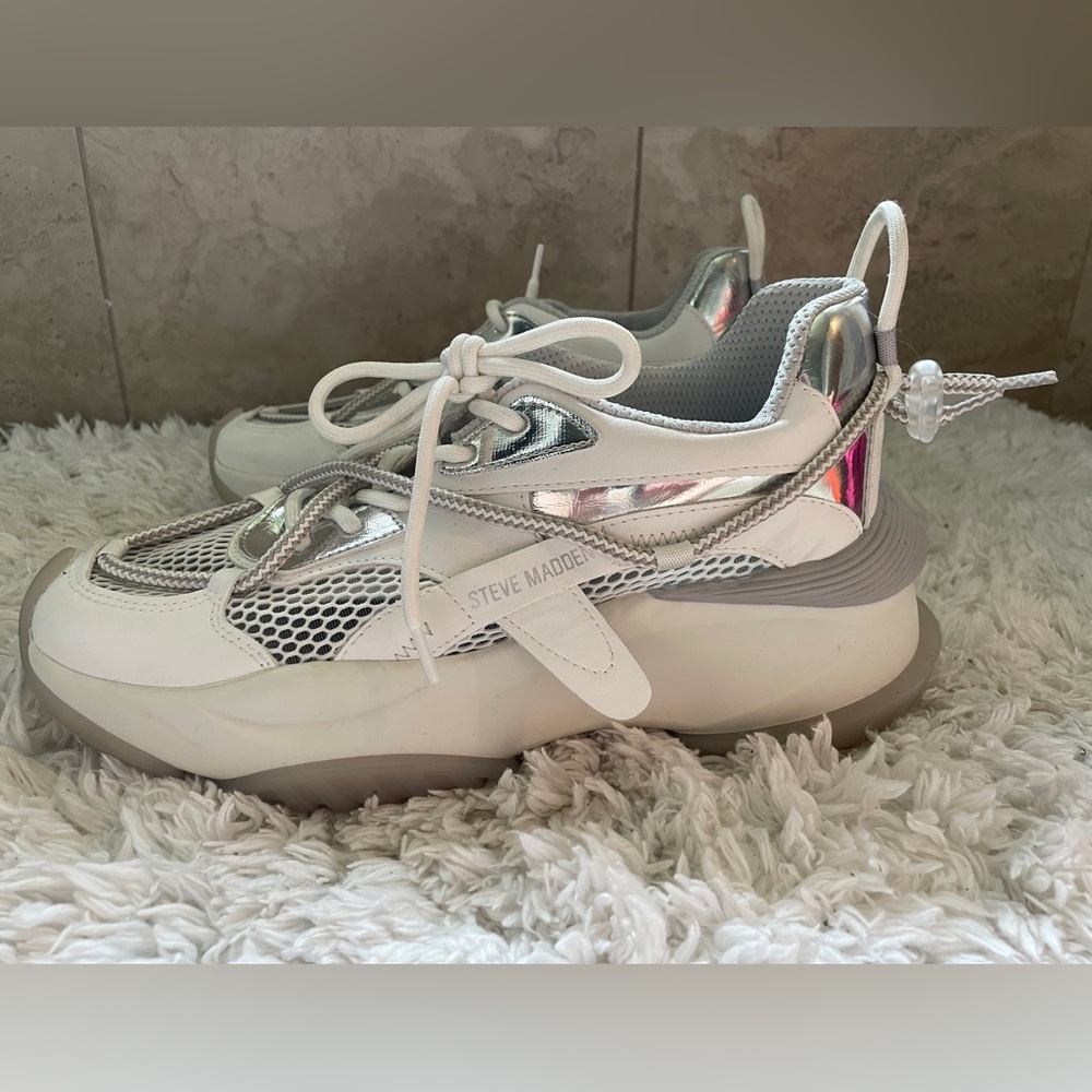 Steve Madden Possession White/Silver Sneakers Tennis Dad Shoe
